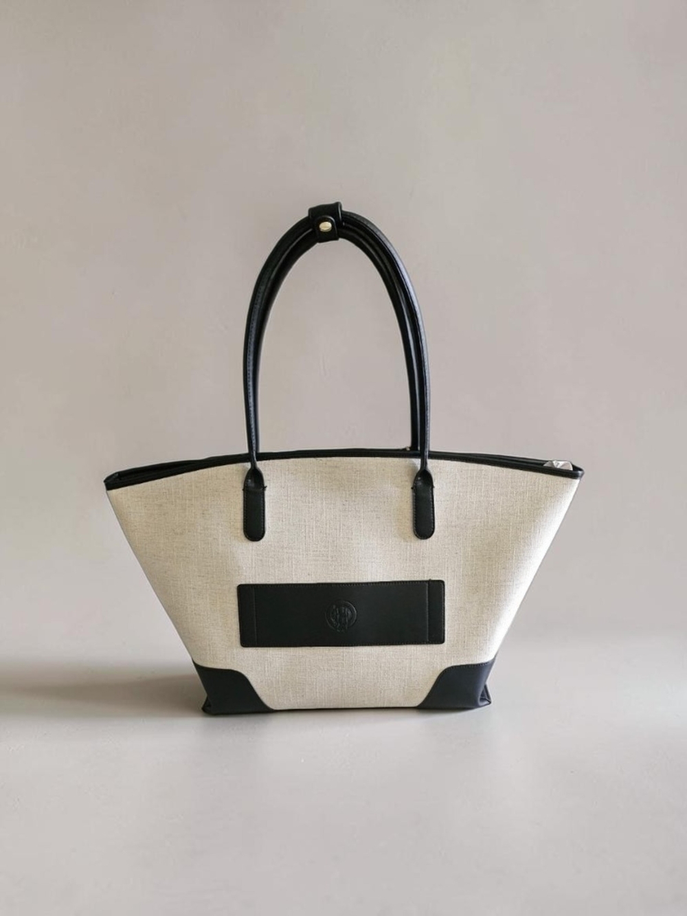 Nwt HOUSE OF Harlow Xl Structured Canvas Tote Bag with Black Trim